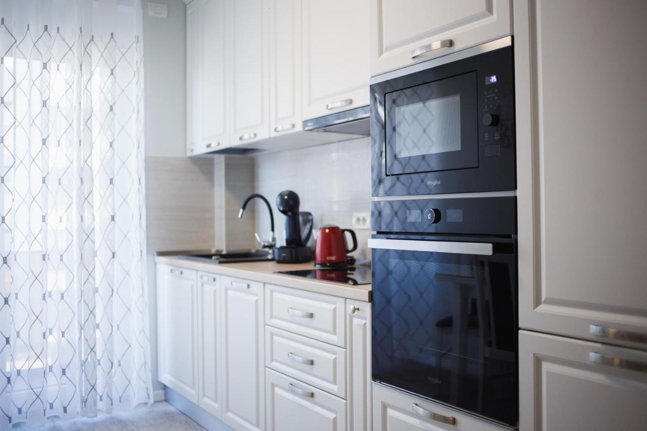 Retreat To A Stylish Home At West Residence Oradea Exterior photo